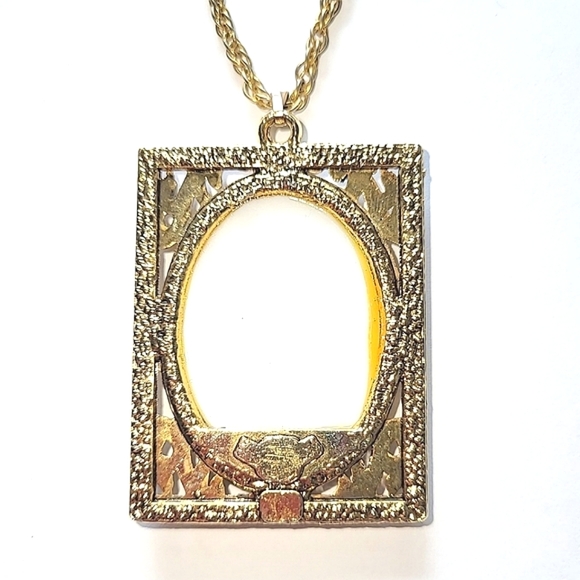 1960s VIOLETS MILK GLASS PENDANT NECKLACE - Picture 3 of 8